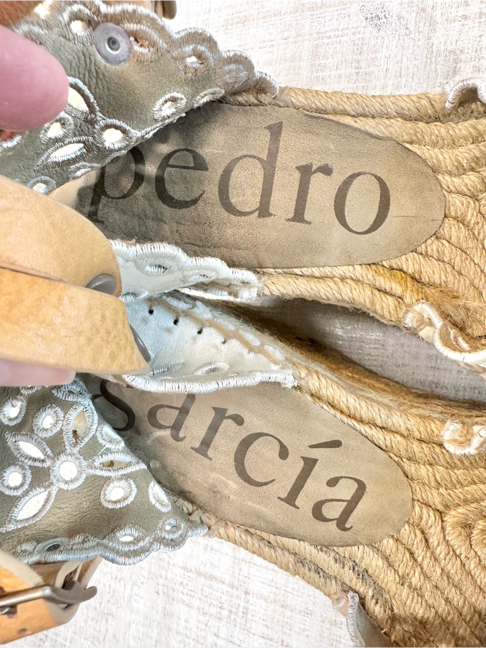 Pedro Garcia Omaira Eyelet Espadrille Wedge Sandals Ivory Size 6-6.5 - Picture 11 of 11